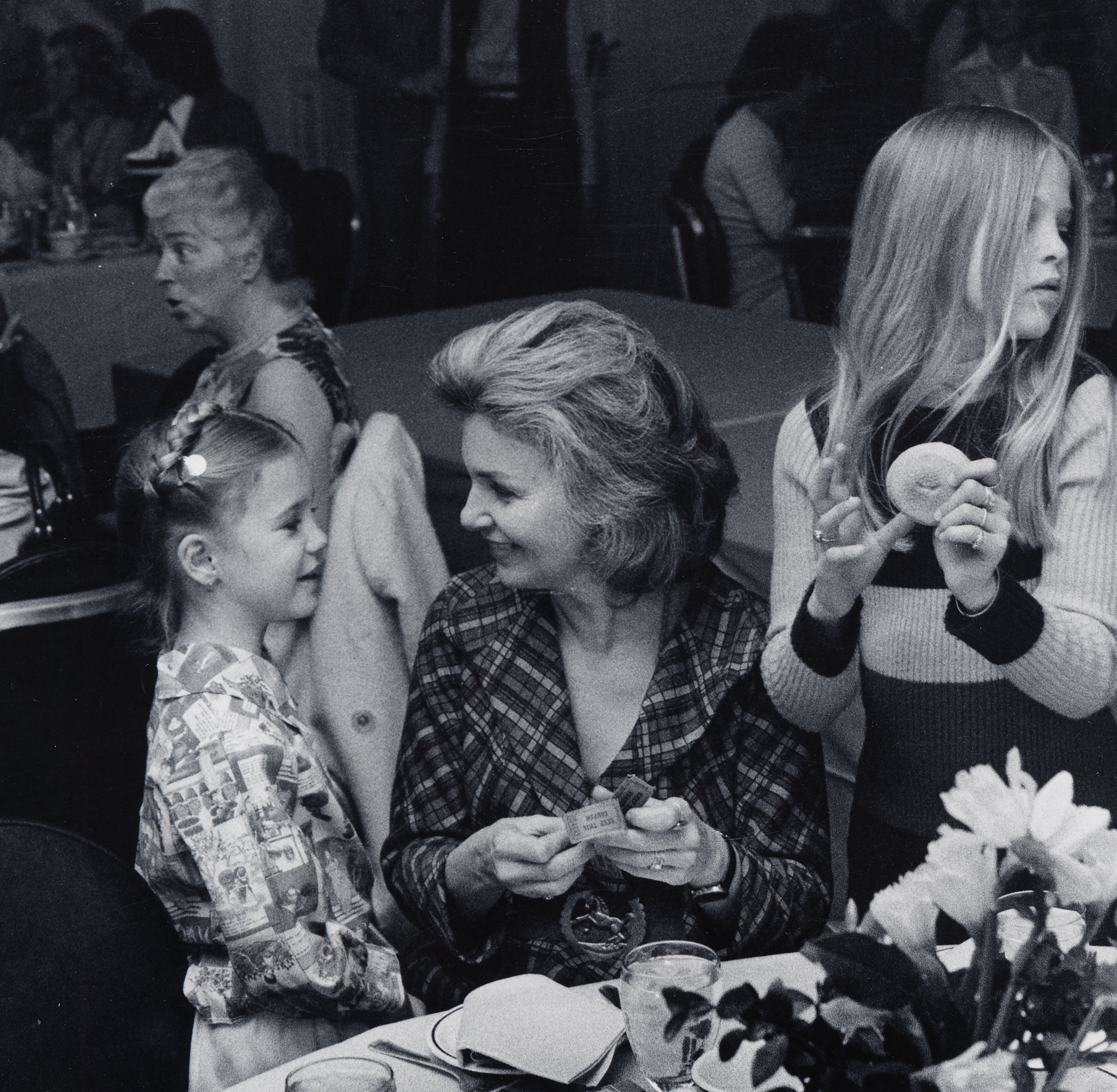 Clea Newman, Joanne Woodward, and Nell Newman during the Ballet Society Luncheon on March 30, 1973, in Bel Air, California | Source: Getty Images