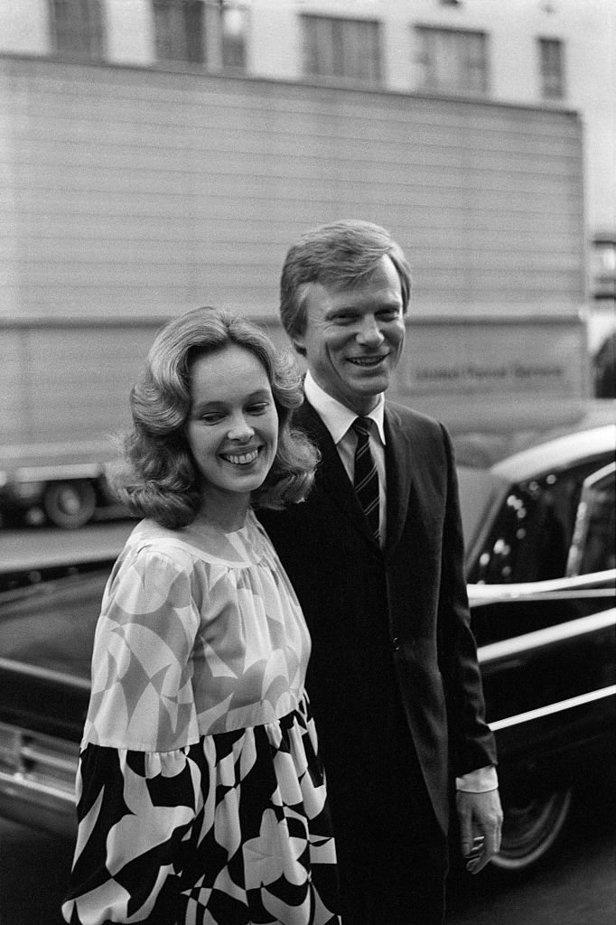 Robert Mulligan with Sandy Dennis; circa 1970; New York. | Photo: Getty Images