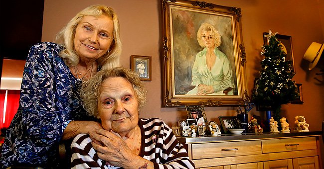Patricia Hamlin, 71, left, and her mother Brooke Mayo, 90, are photographed at Mayo's home in Paso Robles on December 18, 2013 | Source: Getty Images