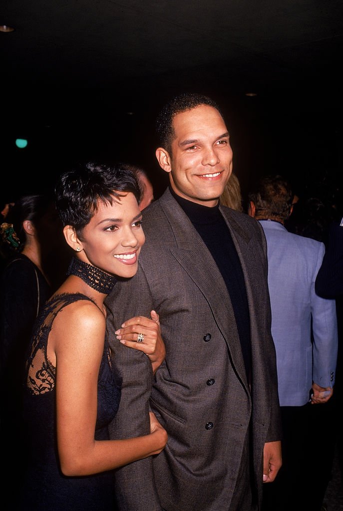 Halle Berry and David Justice at the "Sunset Boulevard" Los Angeles premiere at Shubert Theatre in Century City, California, United States.| Source: Getty Images