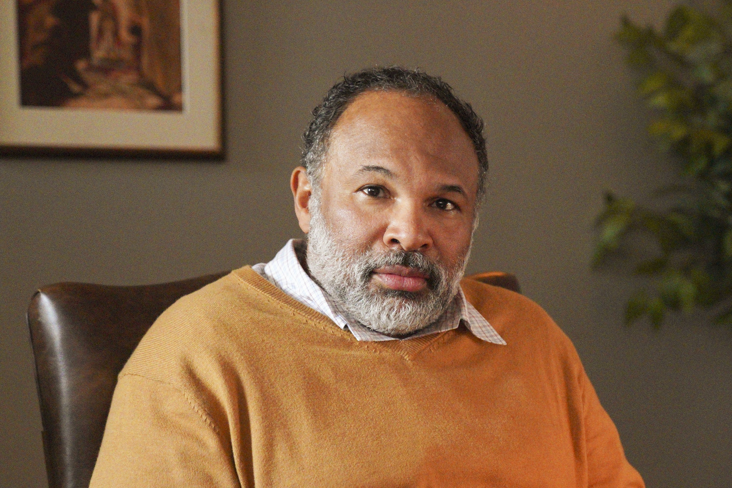 Geoffrey Owens as Pastor Paul on "Bless this Mess," February 07, 2020 | Photo: Getty Images