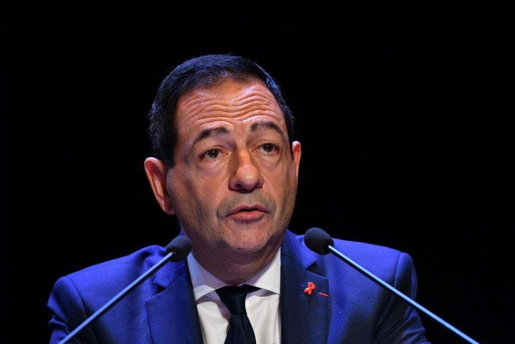 Jean-Luc Romero, prononce un discours lors de la 37e assemblée générale à La Rochelle, dans le sud-ouest de la France, le 14 octobre 2017. | Photo : Getty Images