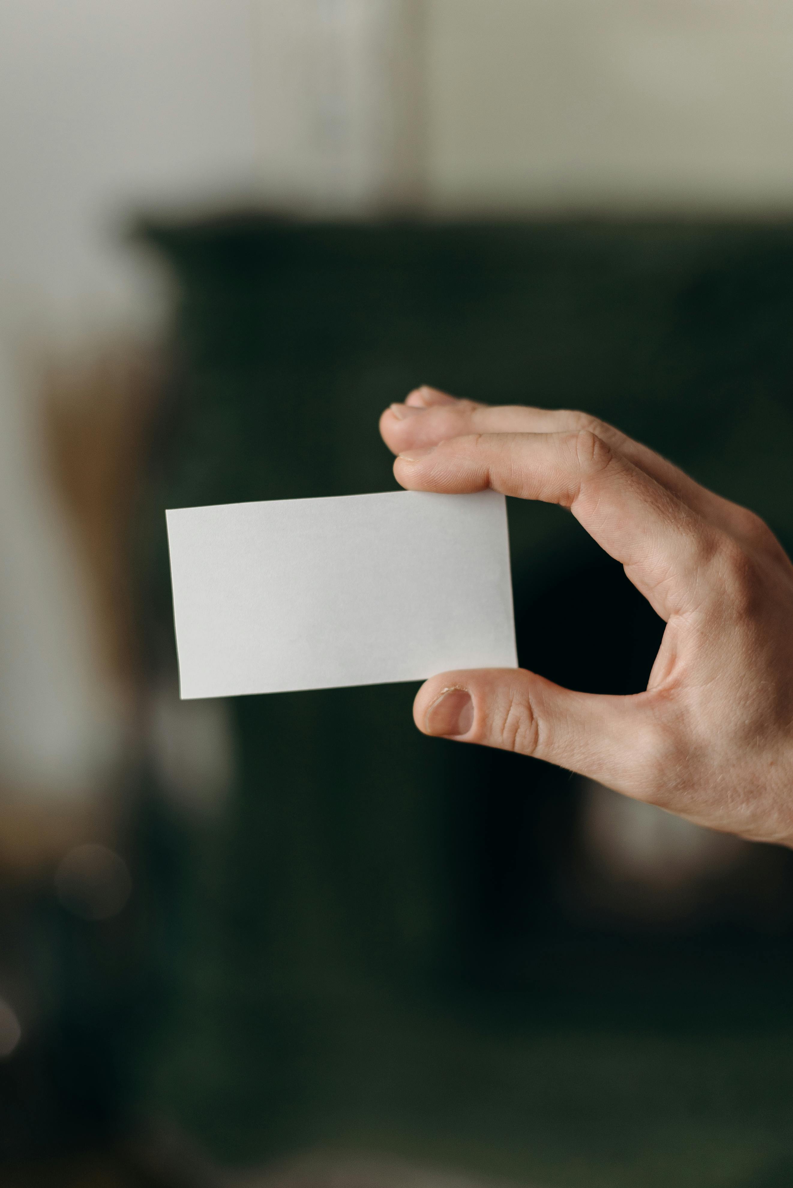 A man holding a piece of paper | Source: Pexels