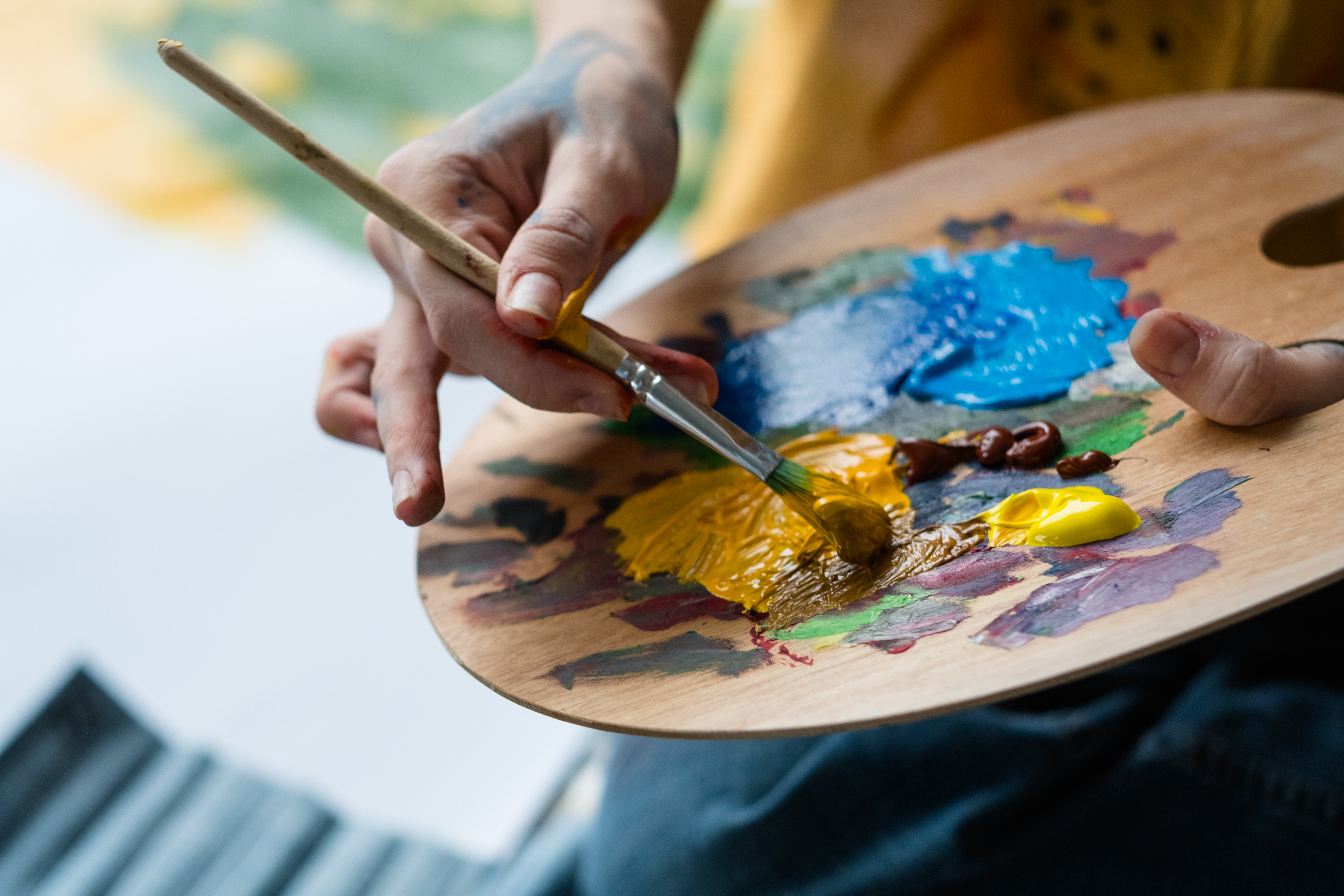 A palette with paint | Source: Getty Images