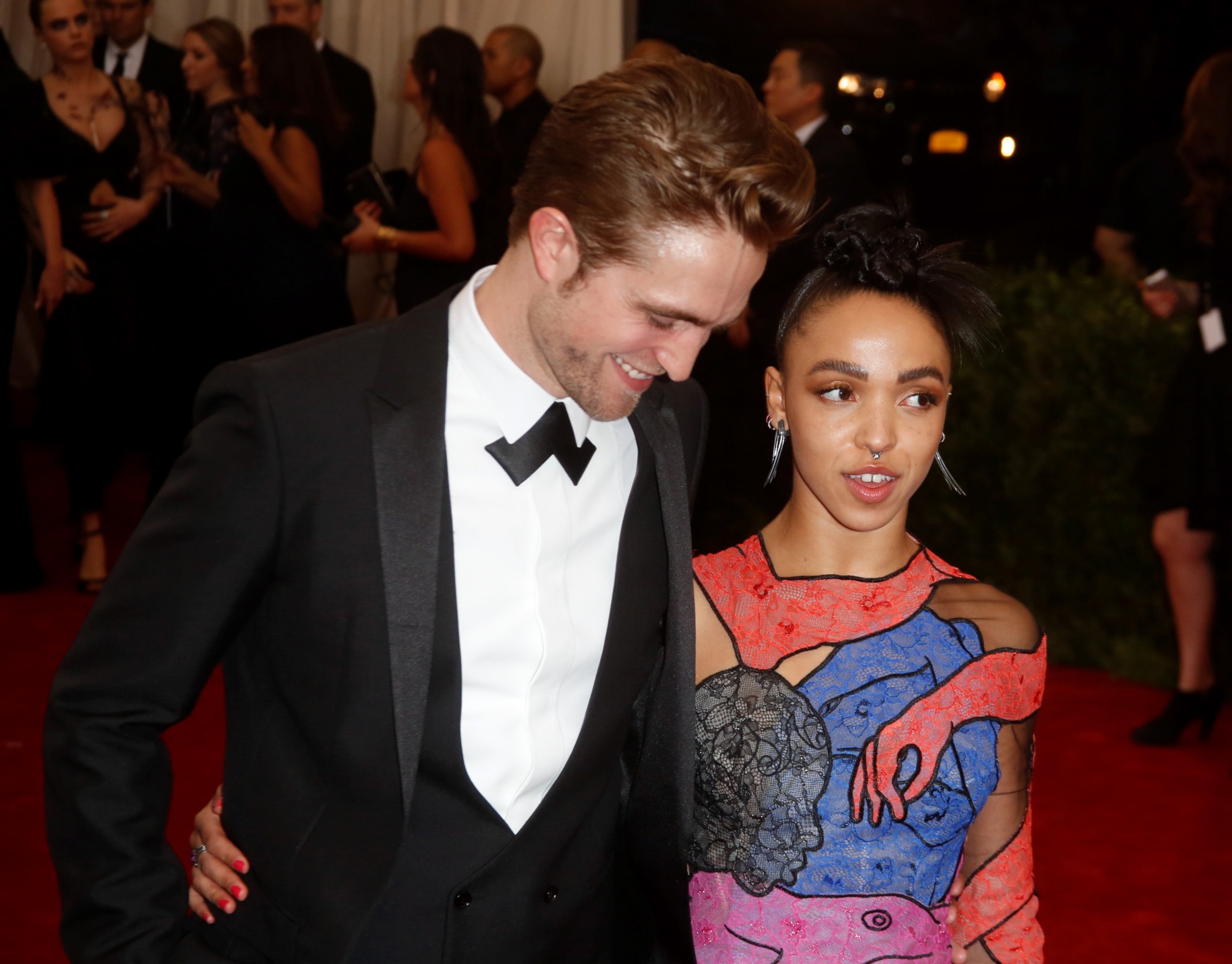 British actor Robert Pattinson and singer FKA twigs attend the 2015 Costume Institute Gala Benefit celebrating the exhibition 'China: Through the Looking Glass' at The Metropolitan Museum of Art in New York, USA, on 04 May 2015. | Source: Getty Images
