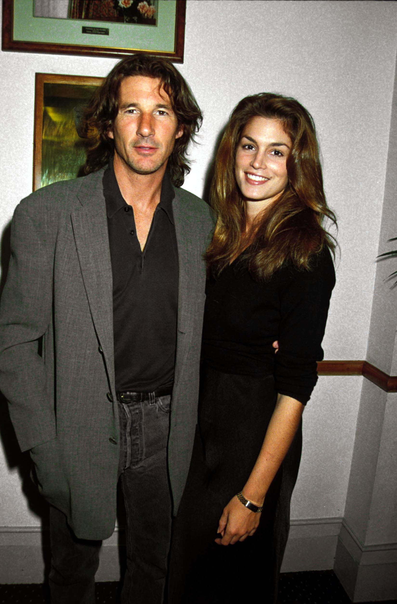 Cindy Crawford and Richard Gere  attend the "Mr Jones Premiere" circa 1991. | Photo: Getty Images.