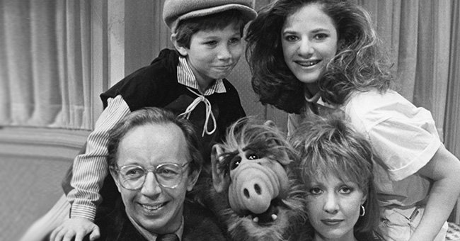 Max Wright, Benji Gregory, Andrea Elson, and Anne Shedeen with ALF aka Alien Life Form in still from the TV show "ALF" on May 23, 1986 in Los Angeles, California | Photo: Getty Images
