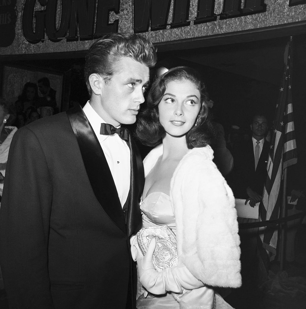 James Dean mit der italienischen Schauspielerin Pier Angeli um 1954 | Quelle: Getty Images