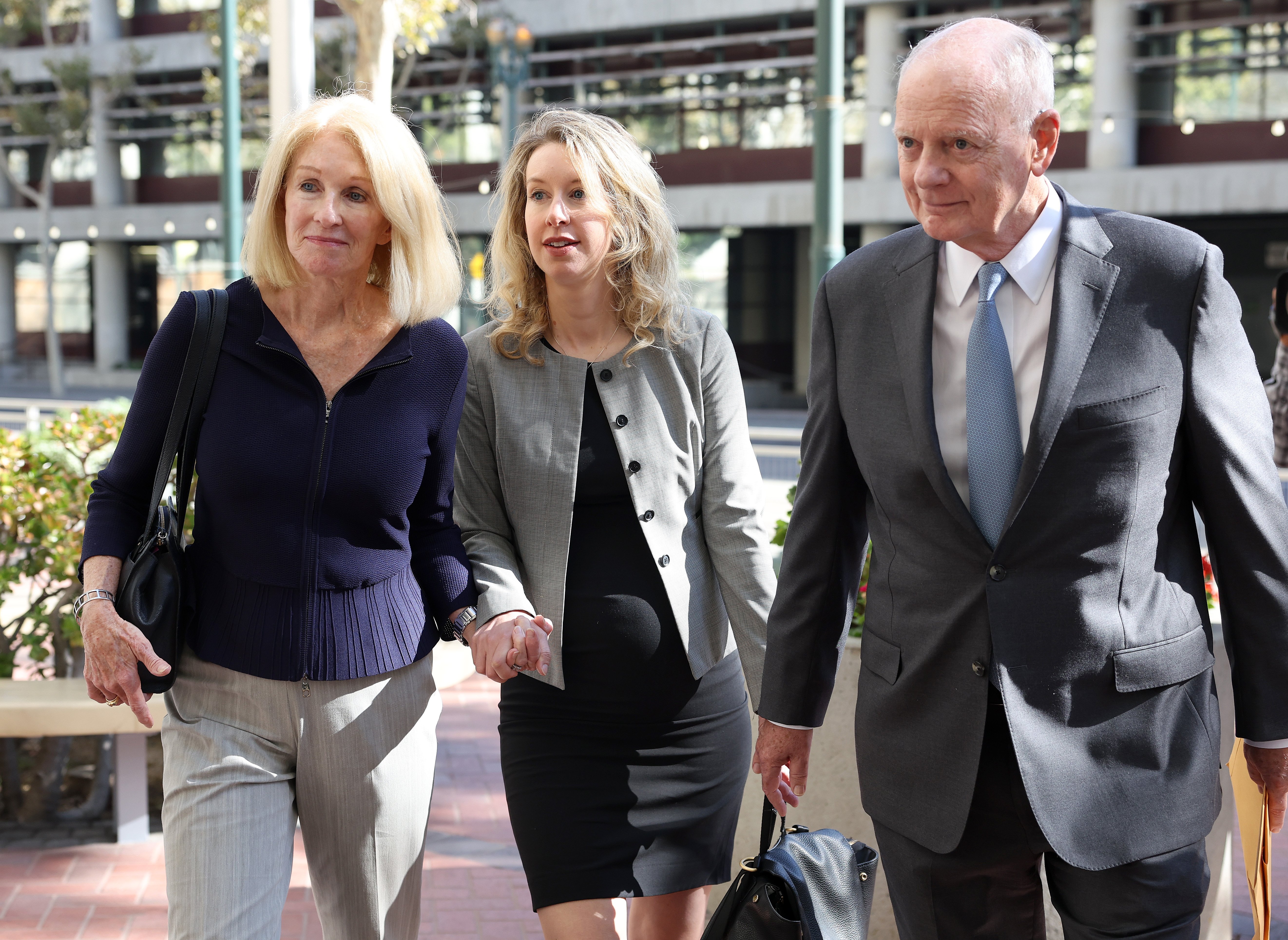  Elizabeth Holmes arrives at federal court with her mother Noel Holmes and father Christian Holmes on September 01, 2022 in San Jose, California. | Source: Getty Images