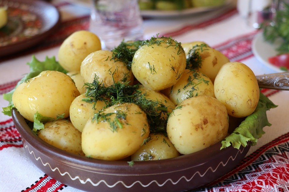 Pomme de terre dans une assiette | Photo : Pixabay