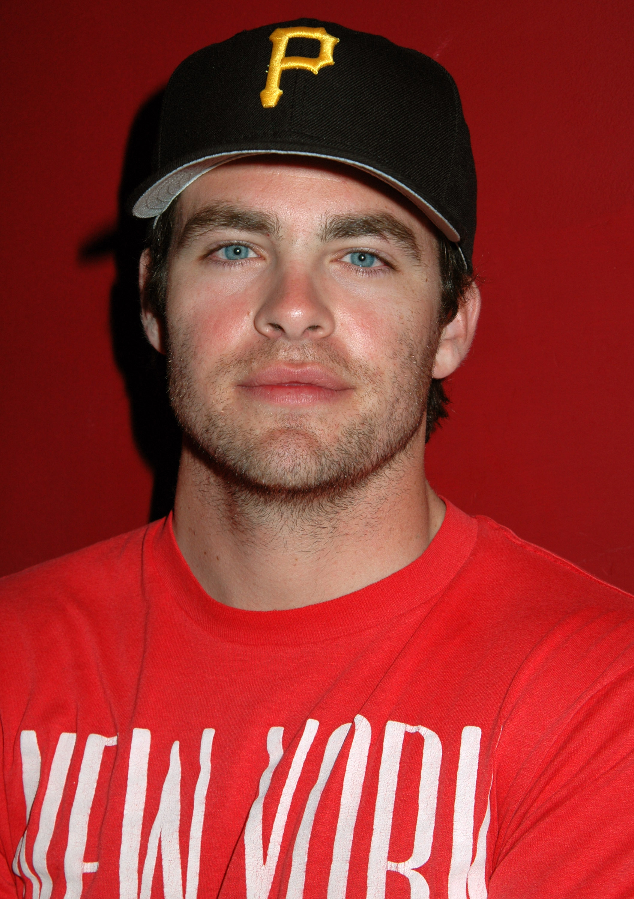 Chris Pine at The Ivy Walls in Concert on March 16, 2007 | Source: Getty Images