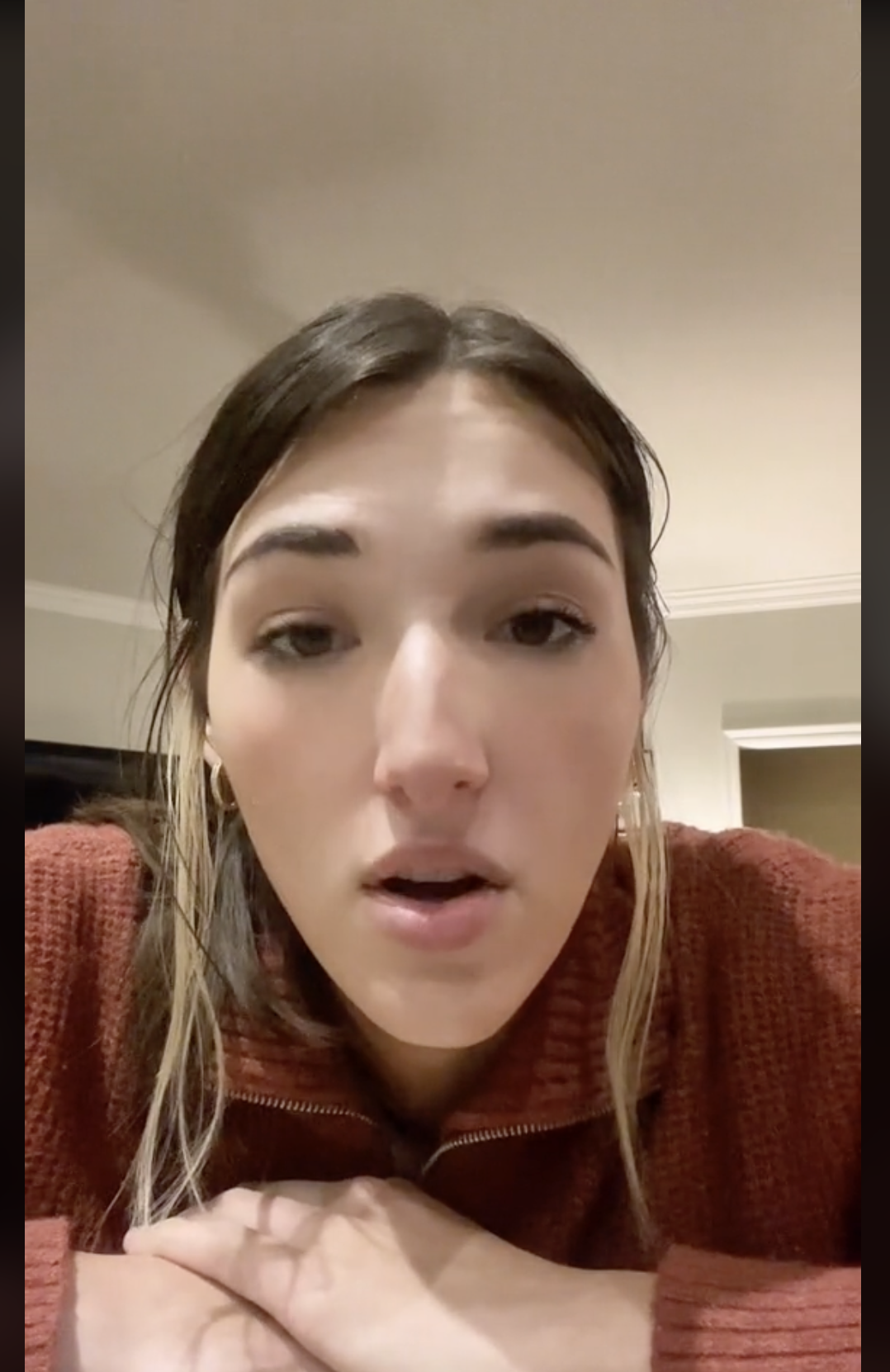 Alaina sharing her moving story, as seen in a video dated December 2, 2022 | Source: TikTok/alaina_plzz