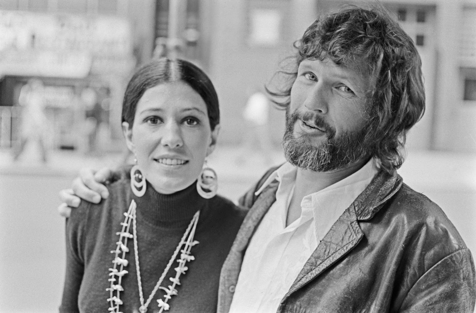 Rita Coolidge and Kris Kristofferson photographed on November 6, 1974. | Source: Getty Images