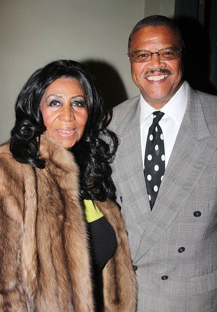 Aretha Franklin and Willie Wilkerson at the backstage of the Broadway musical, "Aladdin" in September 2014. | Photo: Getty Images