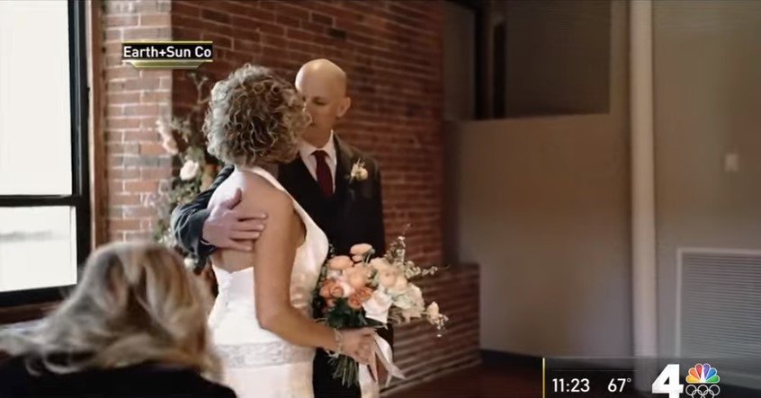 Un patient atteint de la maladie d'Alzheimer demande à sa femme de l'épouser après être tombé amoureux pour la deuxième fois | Photo : YouTube / NBC New York