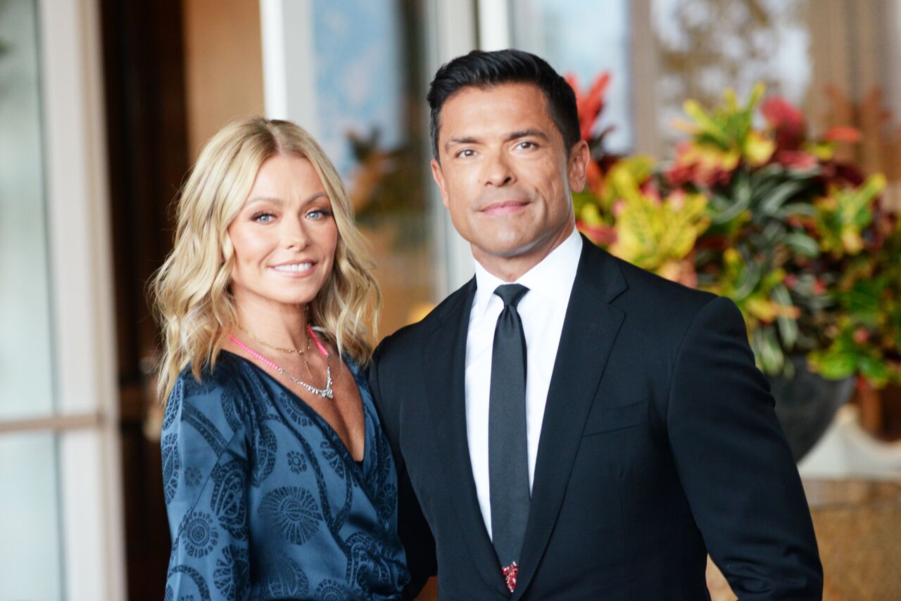 Kelly Ripa and Mark Consuelos arrive at the Los Angeles LGBT Center's 49th Anniversary Gala. | Source: Getty Images