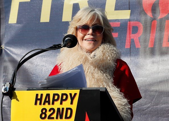 Jane Fonda is wished a happy birthday during the "Fire Drill Fridays" climate change protest on Capital Hill on December 20, 2019 | Photo: Getty Images
