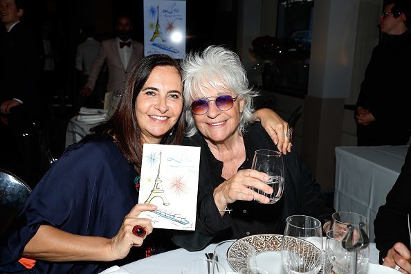 Nathalie Garcon et Catherine Lara assistent au 90e anniversaire de Line Renaud le 2 juillet 2018 à Paris, France. | Photo : Getty Images Nathalie Garcon et Catherine Lara assistent au 90e anniversaire de Line Renaud le 2 juillet 2018 à Paris, France. | Photo : Getty Images