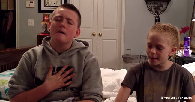 Siblings sing a beautiful song but little brother behind them steals the show