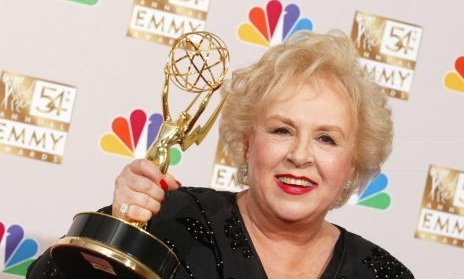 Doris Roberts at the 54th Annual Primetime Emmy Awards at the Shrine Auditorium in Los Angeles, Ca. Sunday, Sept. 22, 2002. | Source: Getty Images.
