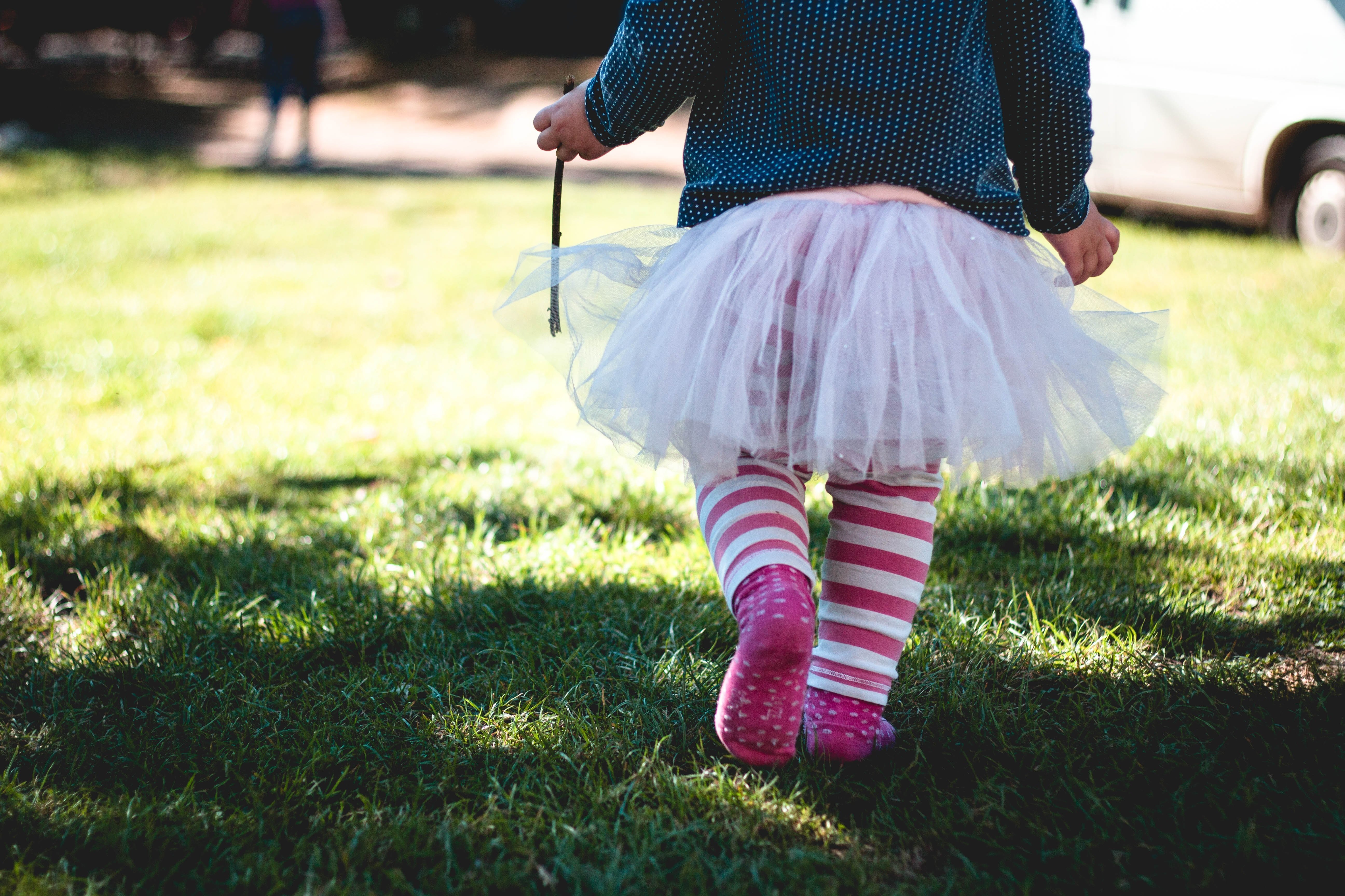 Little girl running | Source: Unsplash