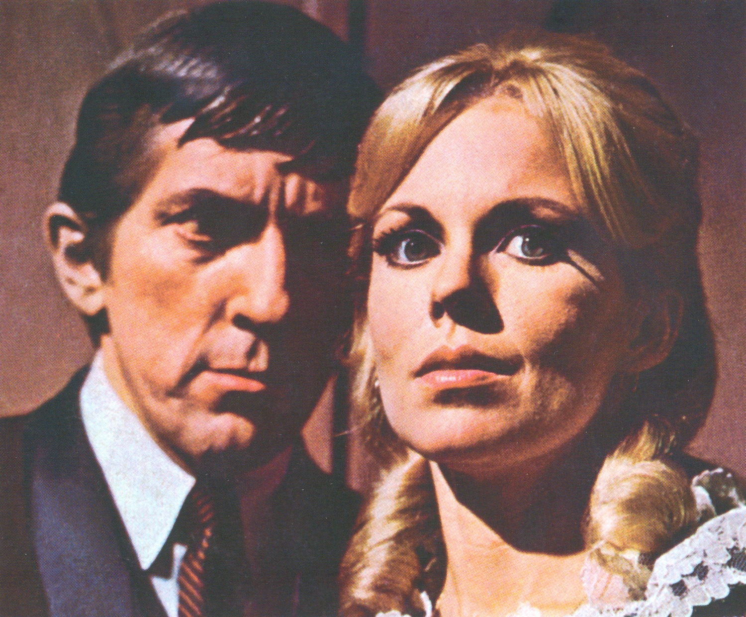 Jonathan Frid and Lara Parker on the set of "Dark Shadows" in 1968 | Source: Getty Images 