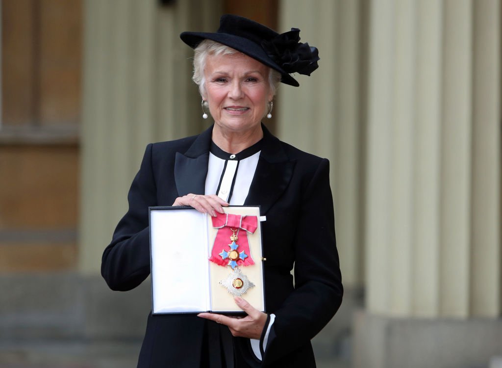 Dame Julie Walters poses after she was awarded a Damehood by Queen Elizabeth II at an Investiture ceremony at Buckingham Palace, on November 7, 2017 in London, England | Photo: Getty Images