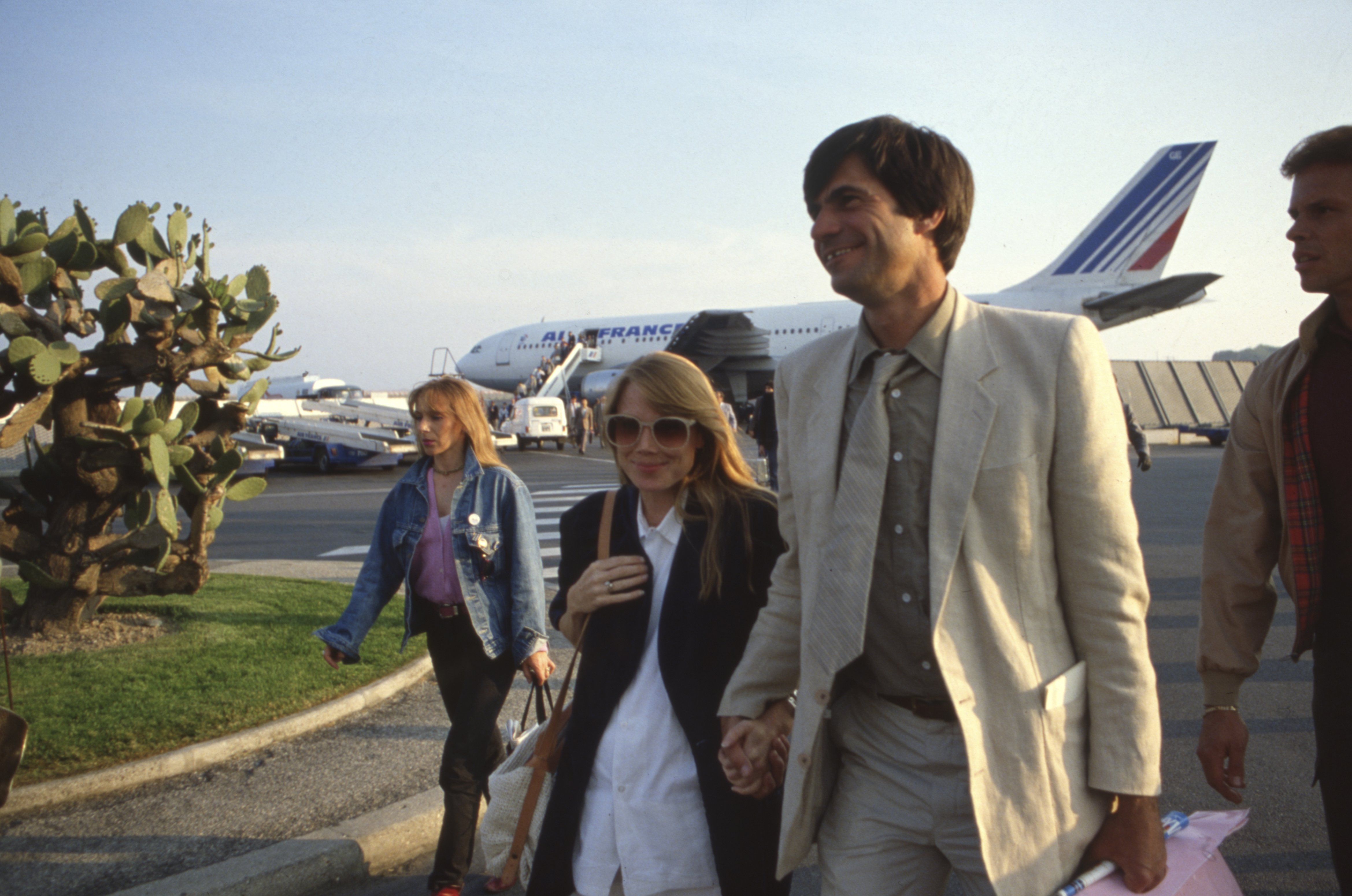 Sissy Spacek and Jack Fisk at Nice, France airport on May 18, 1982 | Source: Getty Images