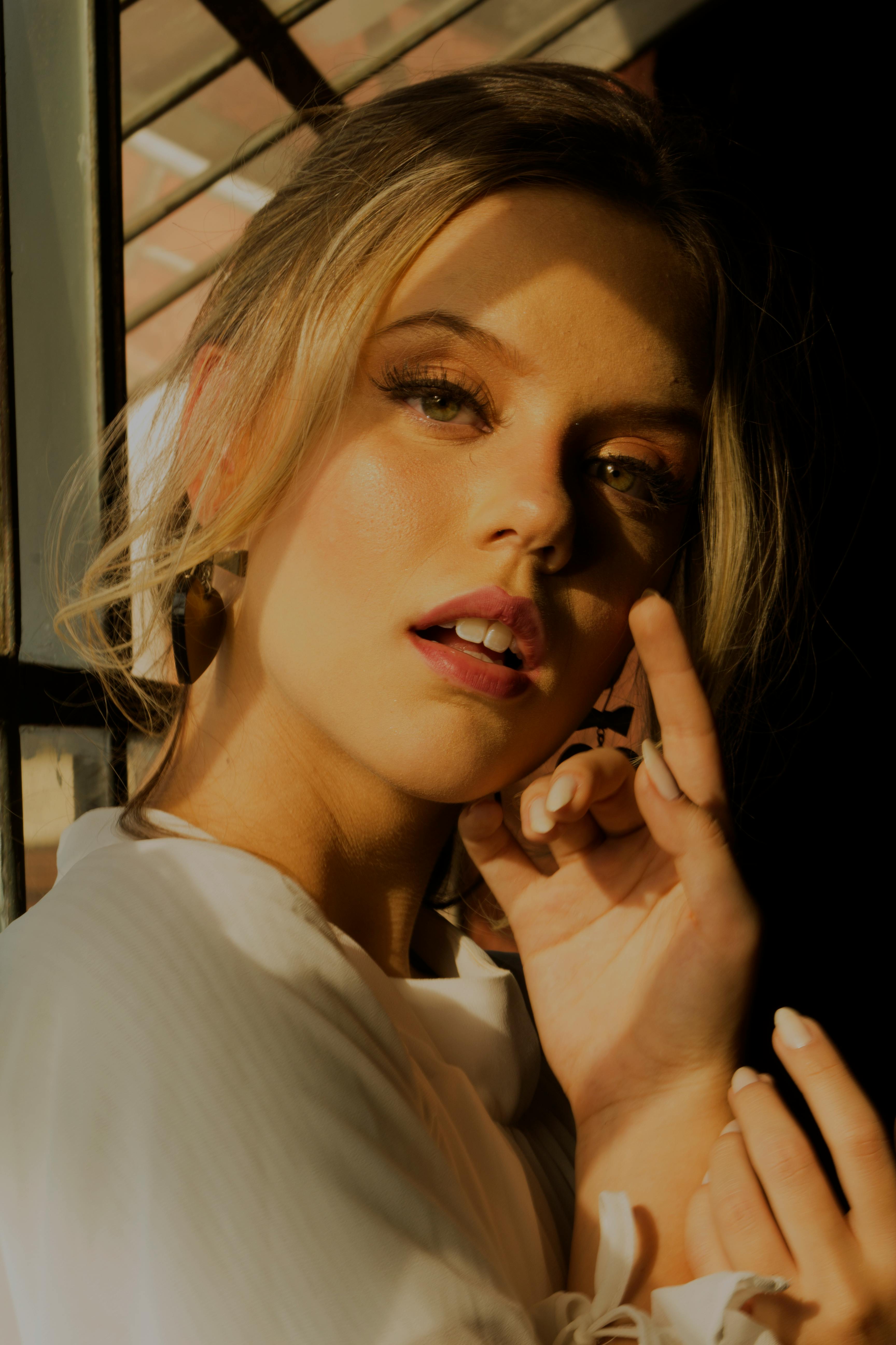 A young blonde woman | Source: Pexels