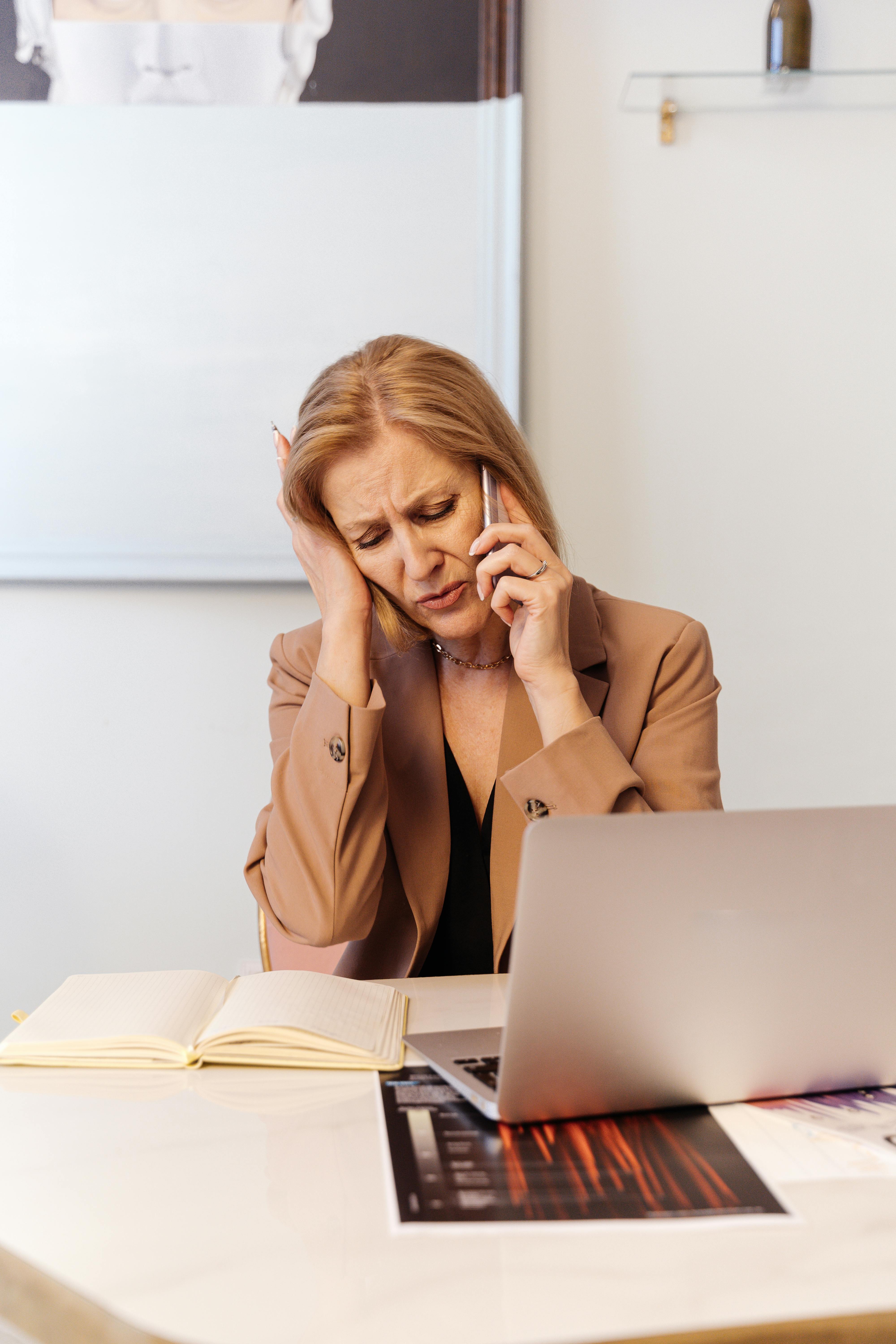 A frustrated woman on a call | Source: Pexels