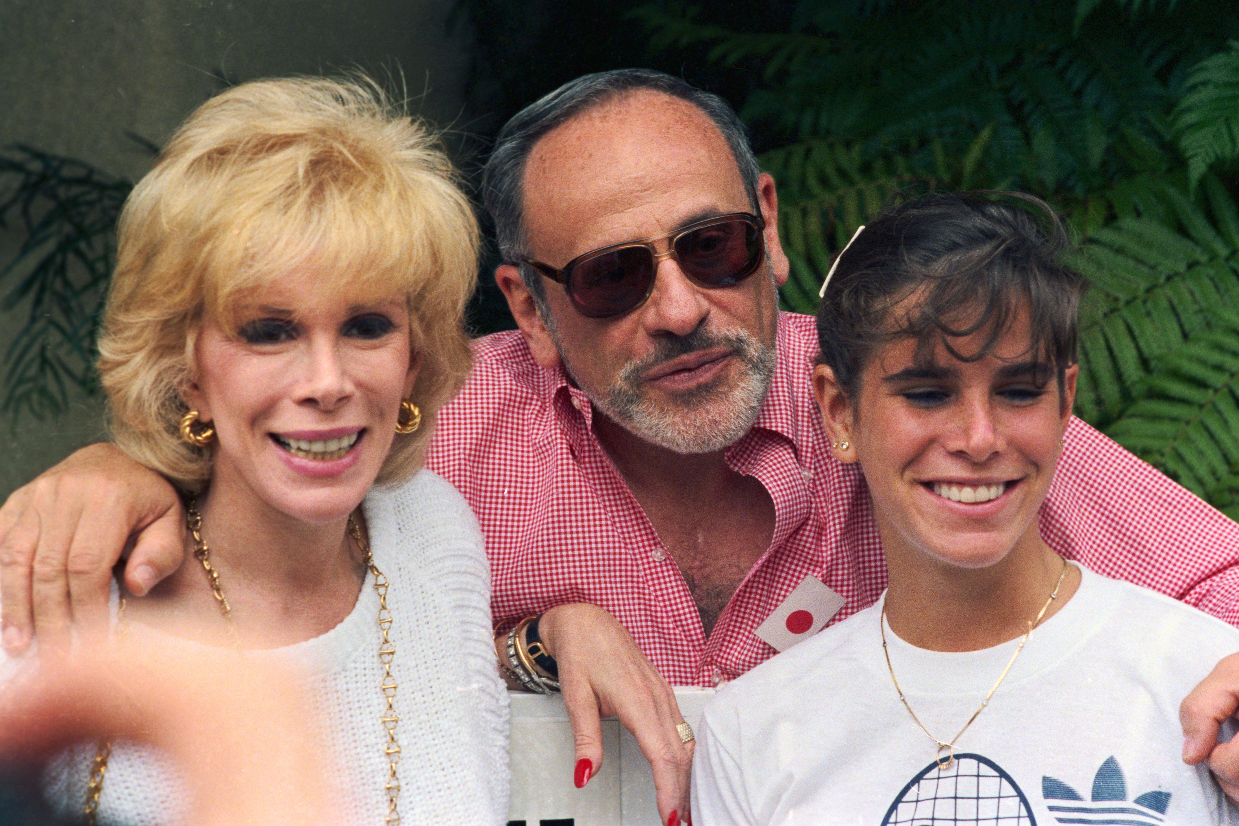 Joan Rivers, her husband Edgar Rosenberg and their daughter Melissa photographed in 1986. | Source: Getty Images