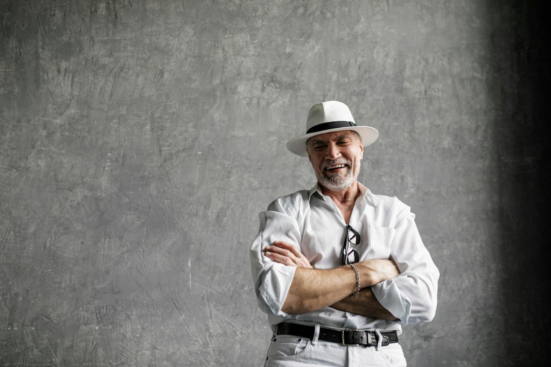 A senior man laughing | Source: Pexels
