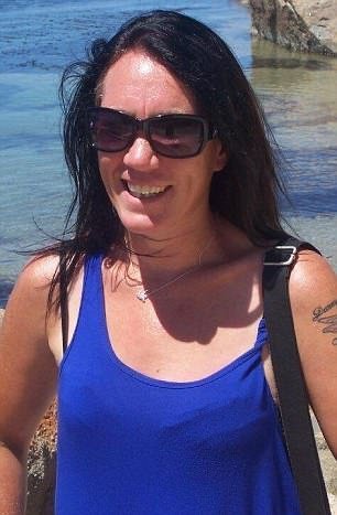 Lisa Bridger qui allaite son fils de sept ans. l Source: Daily Mail