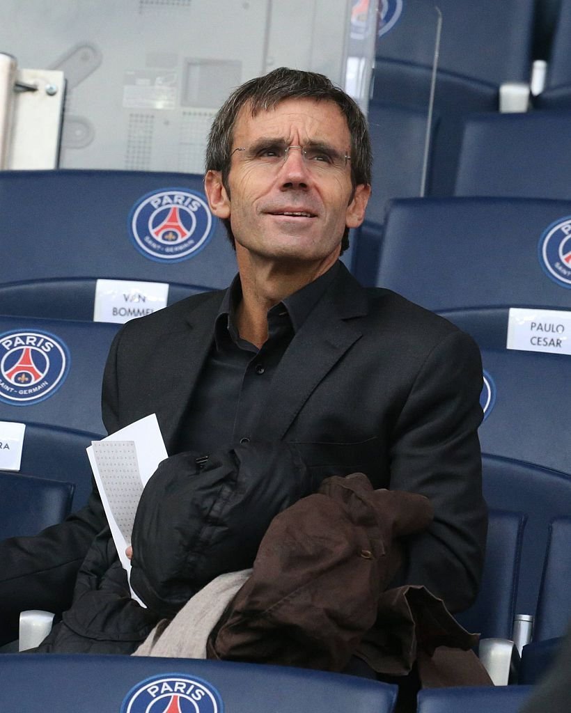 David Pujadas assiste à la ligue 1 française entre paris saint-germain et girondins de Bordeaux au parc des princes le 25 octobre 2014 à paris. | Photo : Getty Images David Pujadas assiste à la ligue 1 française entre paris saint-germain et girondins de Bordeaux au parc des princes le 25 octobre 2014 à paris. | Photo : Getty Images