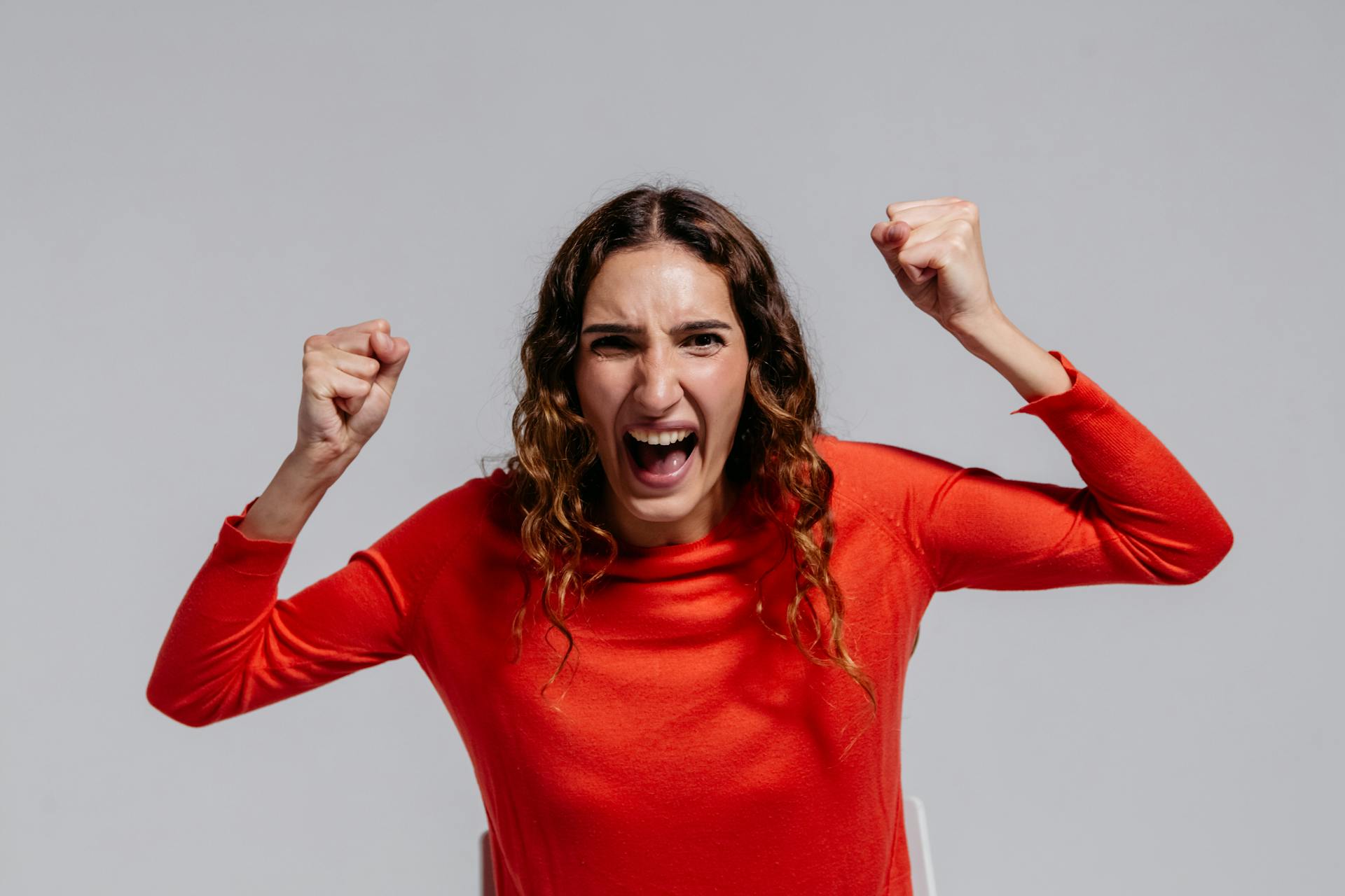 An extremely angry woman yelling | Source: Pexels