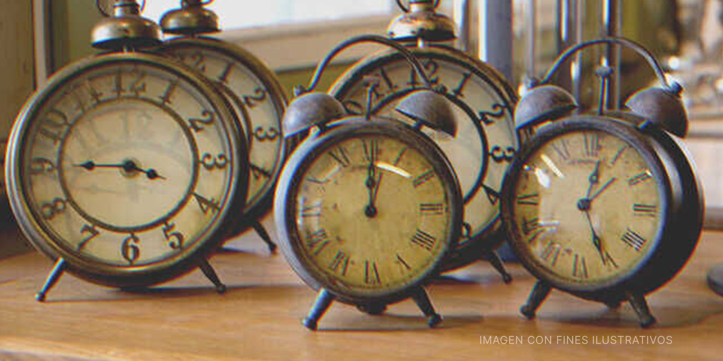 Varios relojes antiguos | Foto: Shutterstock 