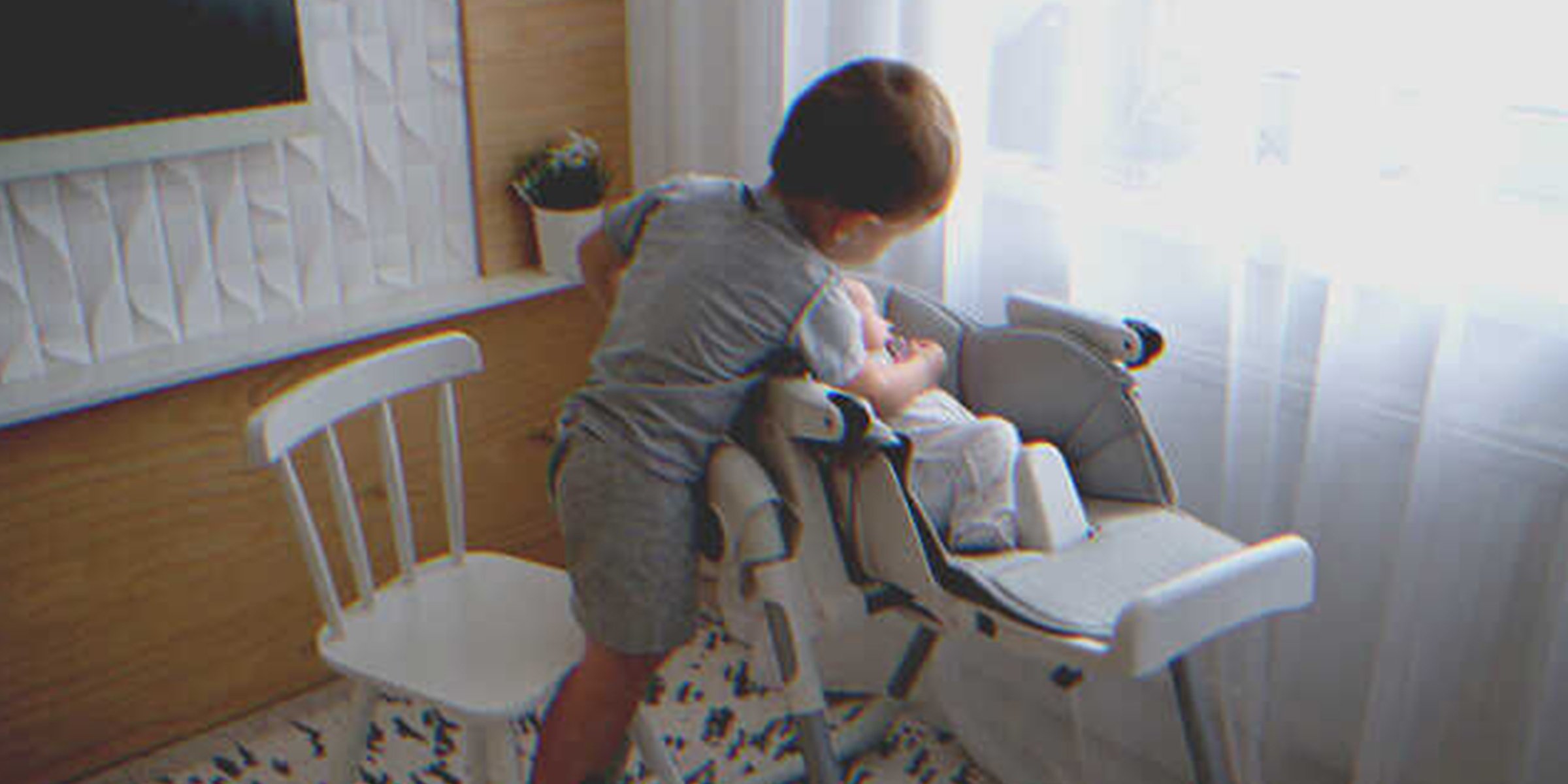 A little boy next to a baby | Source: Shutterstock