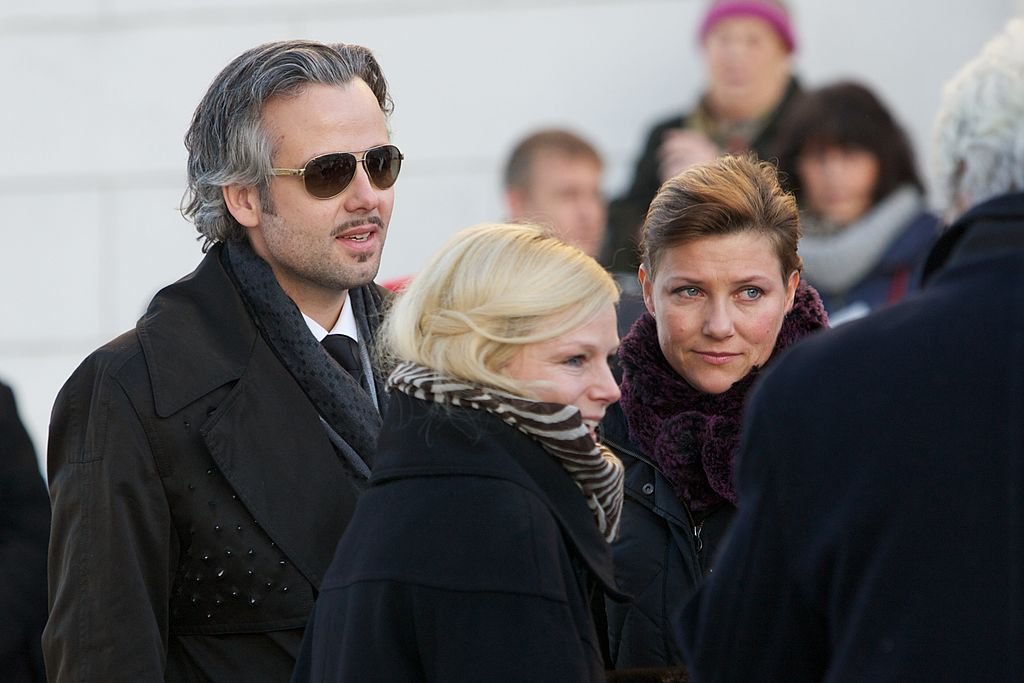 Ari Behn y Märtha Louise en el funeral de Anne-Marie Solberg el 7 de enero de 2011 en Halden, Noruega. | Imagen: Getty Images