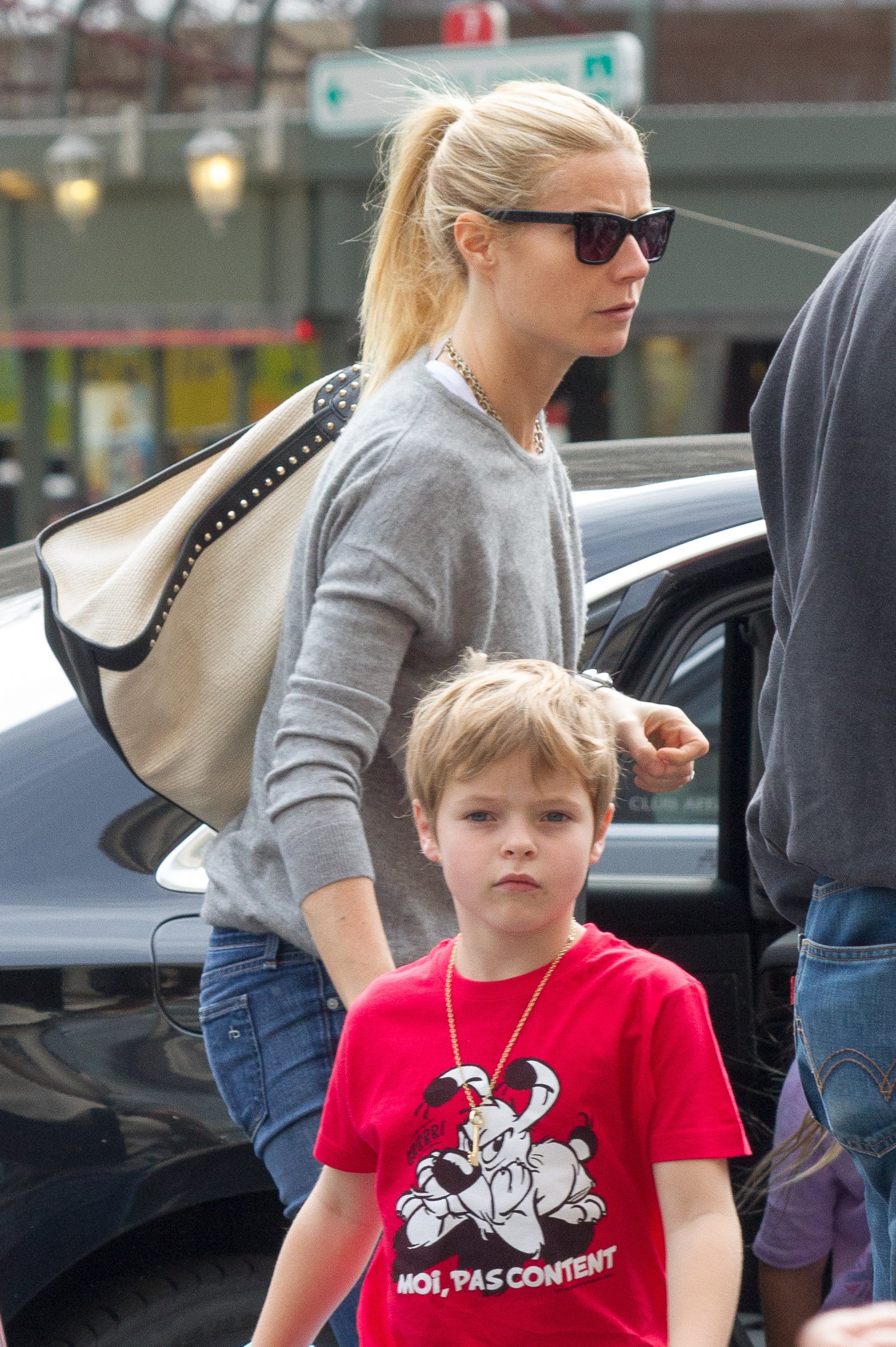 Gwyneth Paltrow and her son Moses Martin arriving at the 'Gare du Nord' station on April 15, 2013 in Paris, France | Source: Getty Images 