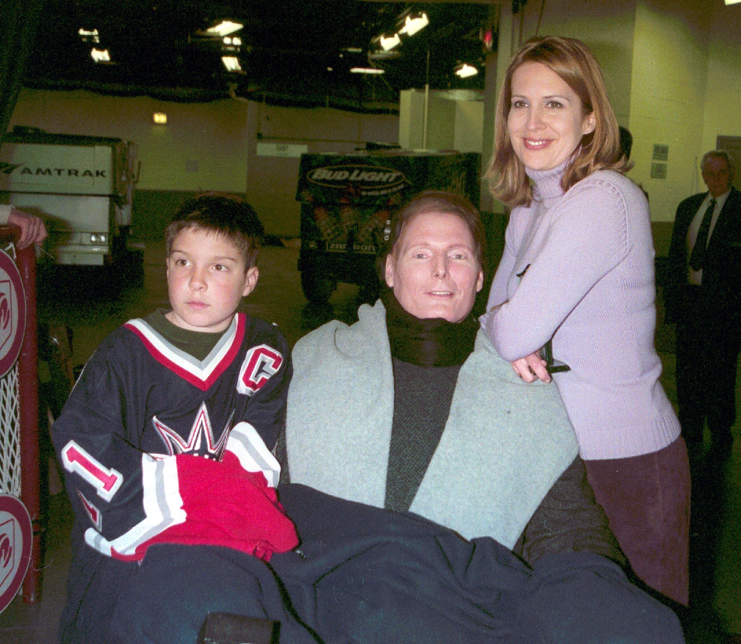 The happy couple and their son at "SuperSkate 2001" on January 7, 2001, at Madison Square Garden in New York City | Source: Getty Images
