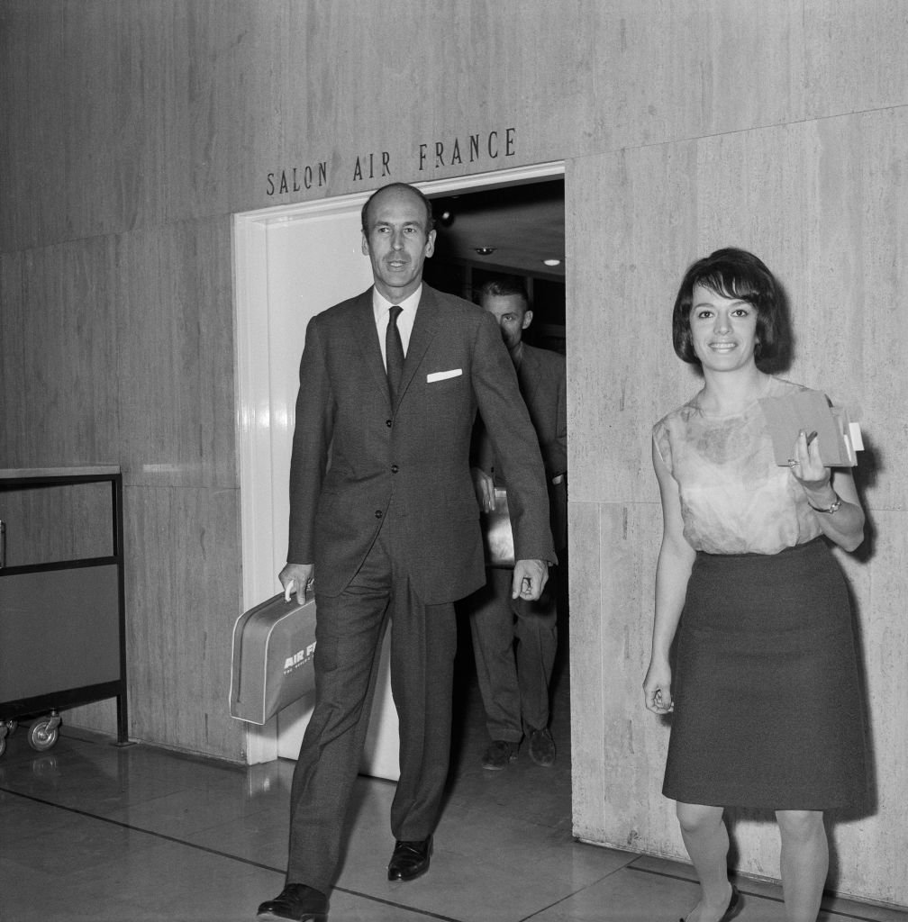Valéry Giscard d'Estaing listo para partir hacia USA, el 17 de septiembre de 1966 en Orly, Francia. | Foto: Getty Images