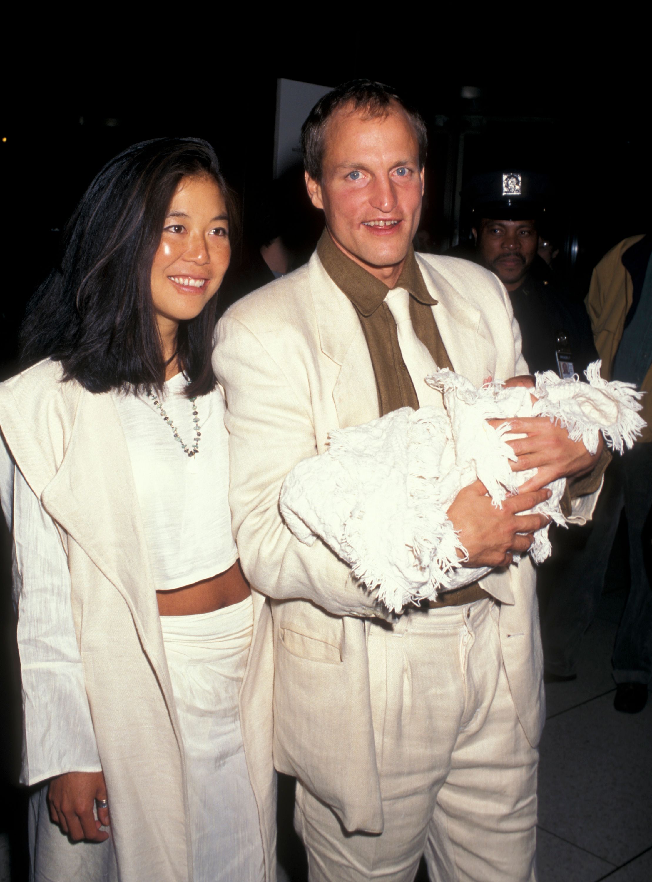 Laura Louie and Woody Harrelson carrying their baby at the NY Film Festival Premiere of "The People vs. Larry Flynt" on  October 13, 1996 | Photo: Ron Galella/Ron Galella Collection/Getty Images