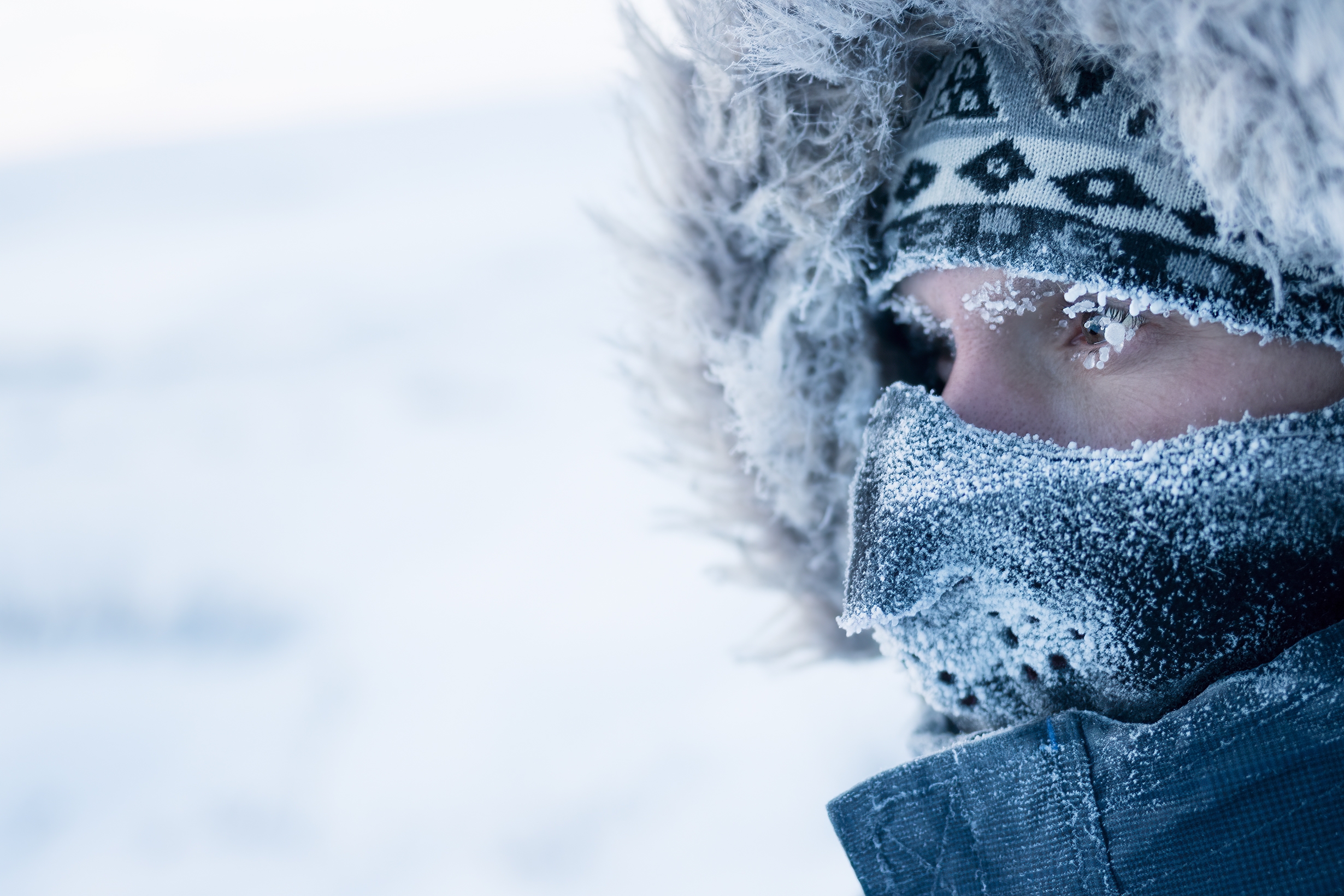 A man in winter clothes and a mask. | Source: Shutterstock