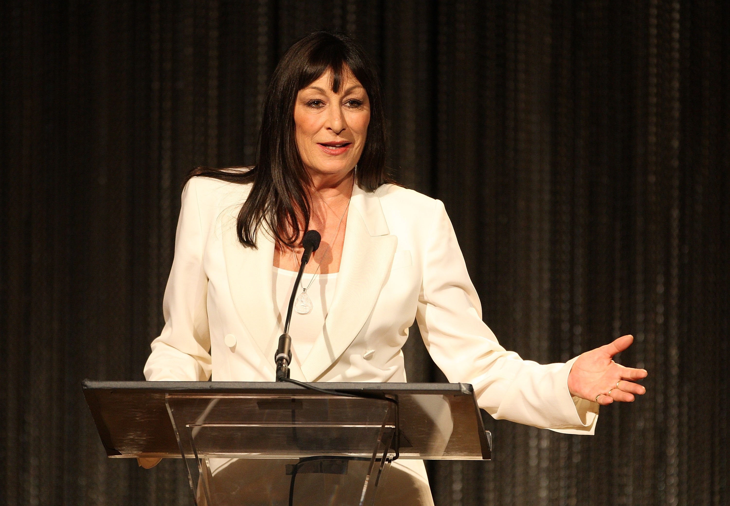 Getty Images l Anjelica Huston gives a speech at the Costume Designers Guild Awards 