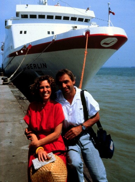 Gaby Dohm mit Ehemann Adalbert Plica, 1986 | Quelle: Getty Images