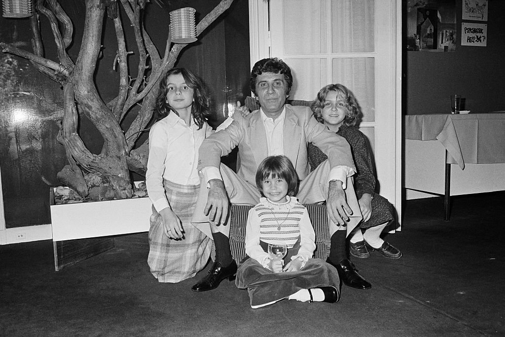 French singer-songwriter Gilbert Bécaud is celebrating his 50th birthday with his family.  He is here surrounded by three of his children, Anne, 11, Jennifer, 10, and Emily, 5. |  Photo: Getty Images