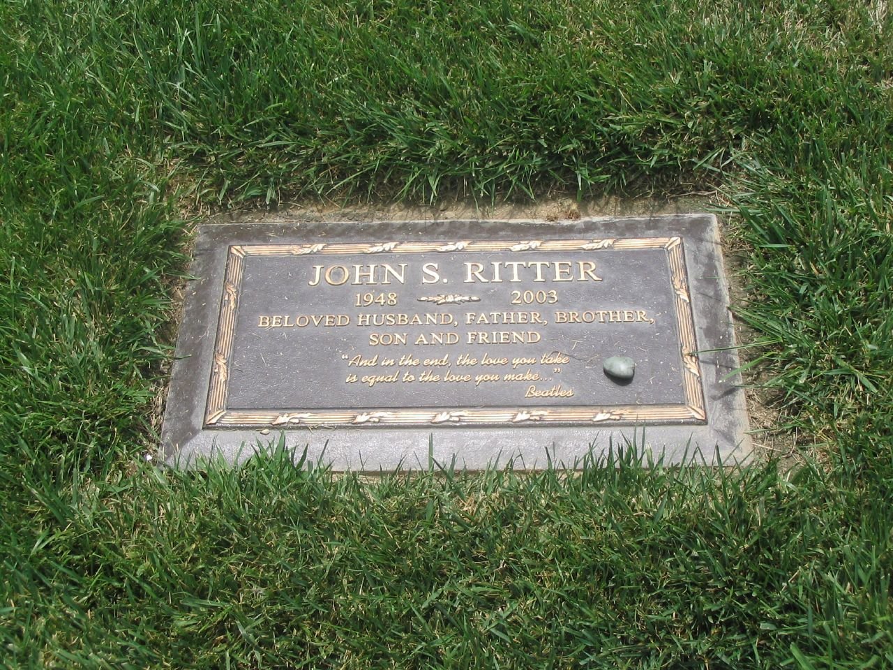 John Ritter's gravestone | Source: Wikimedia Commons