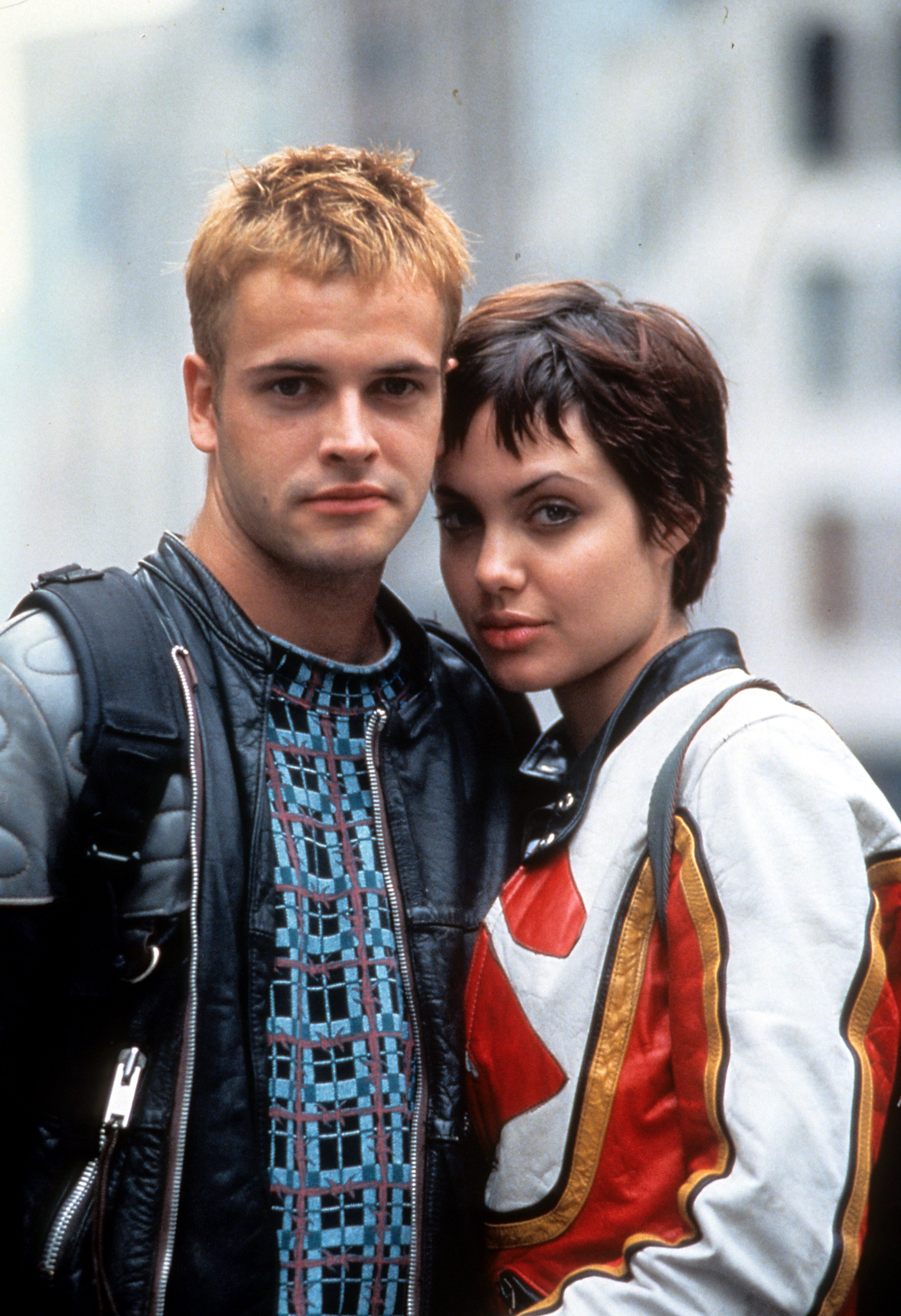Jonny Lee Miller and Angelina Jolie in a scene from the film 'Hackers', 1995 | Source: Getty Images