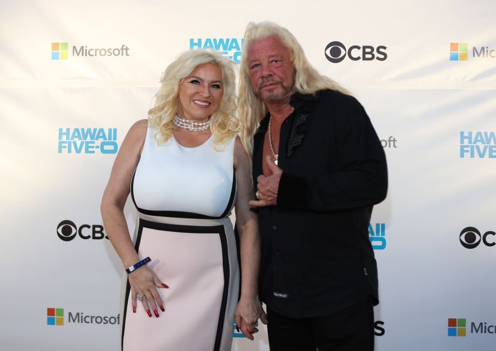 Beth Chapman (l) and Duane Chapman attend the Sunset on the Beach event celebrating season 8 of "Hawaii Five-0" at Queen's Surf Beach | Photo: Getty Images