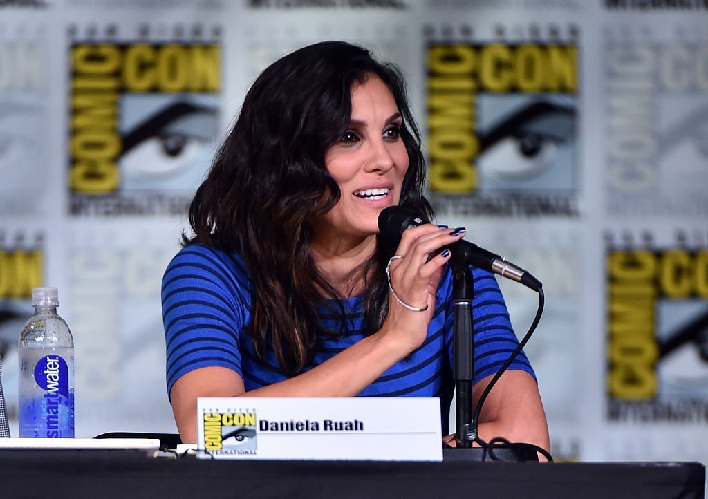 Daniela Ruah asiste a CBS Television Studios Block durante la Comic-Con International 2016 en el Centro de Convenciones de San Diego el 21 de julio de 2016. | Foto: Getty Images